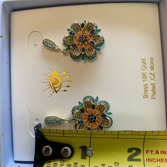 Eye Candy LA Luxe Collection statement earrings. - Picture 3 of 4